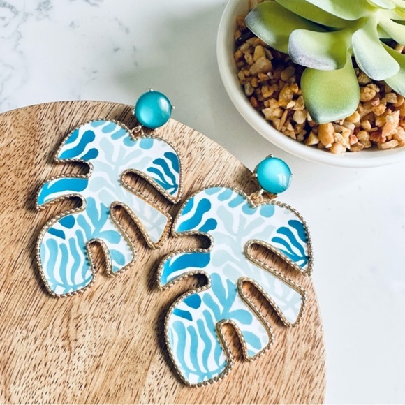 2/$30🌵 Teal Monstera Leaf Earrings Tropical Large Gold Bohemian Plant Lady NEW - Picture 1 of 6